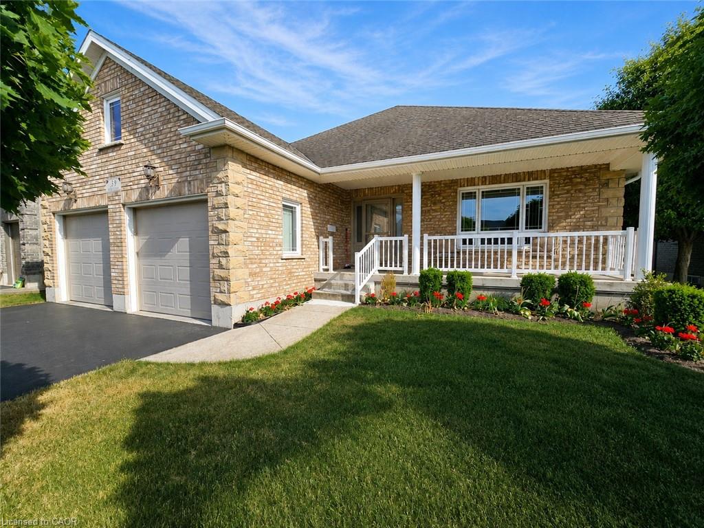 39 Ross Avenue N Property Photo 43