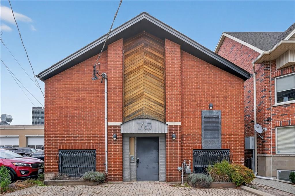 75 Young Street Property Photo 1
