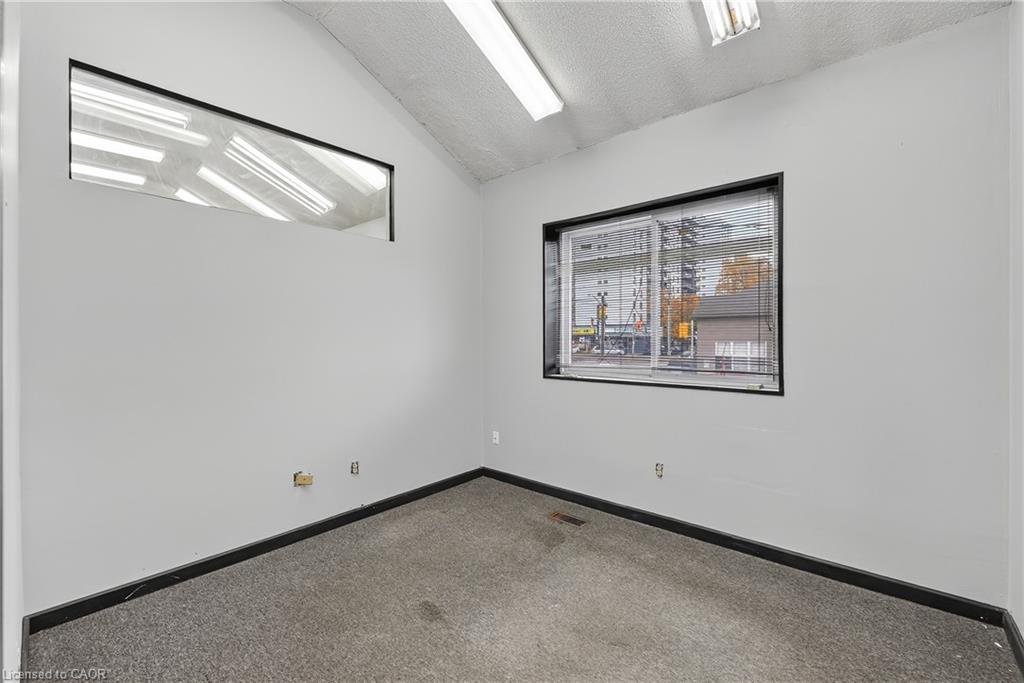 75 Young Street Property Photo 10