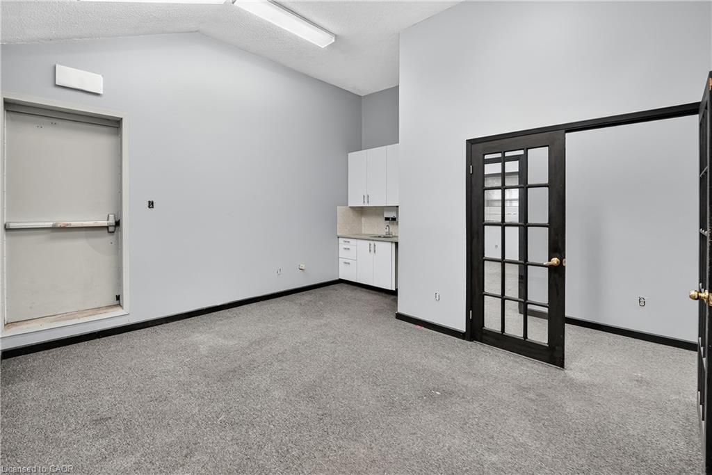 75 Young Street Property Photo 12