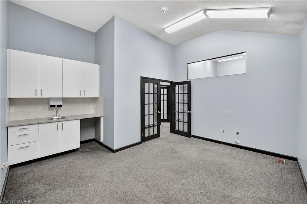 75 Young Street Property Photo 13