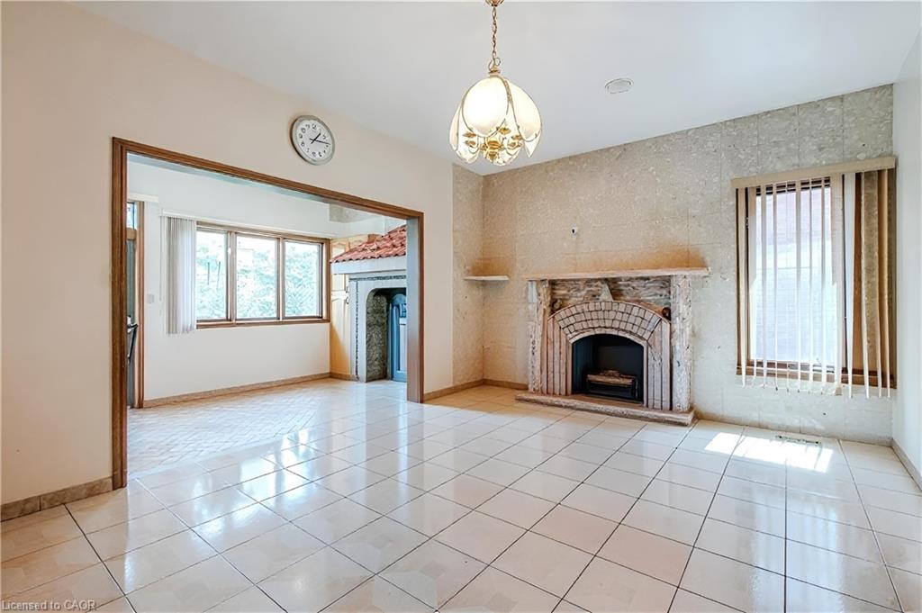 27 Mulholland Avenue Property Photo 7