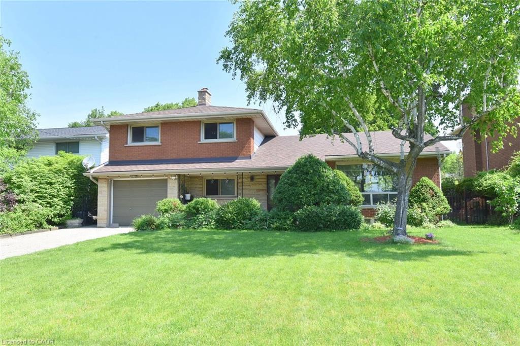 372 Fennell Avenue W Property Photo 3