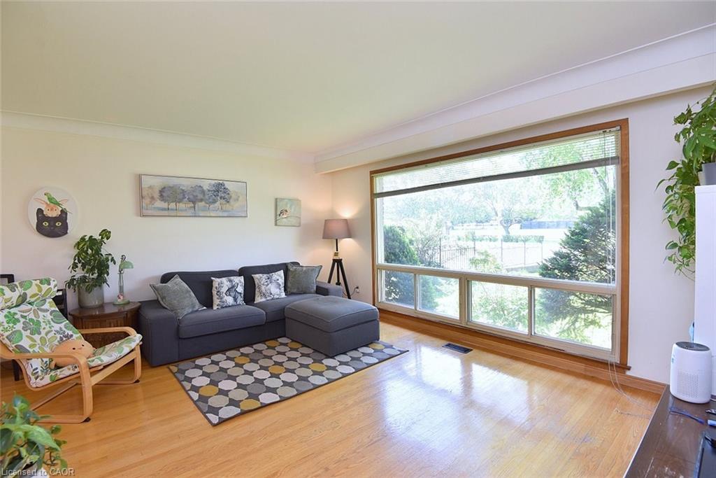 372 Fennell Avenue W Property Photo 7