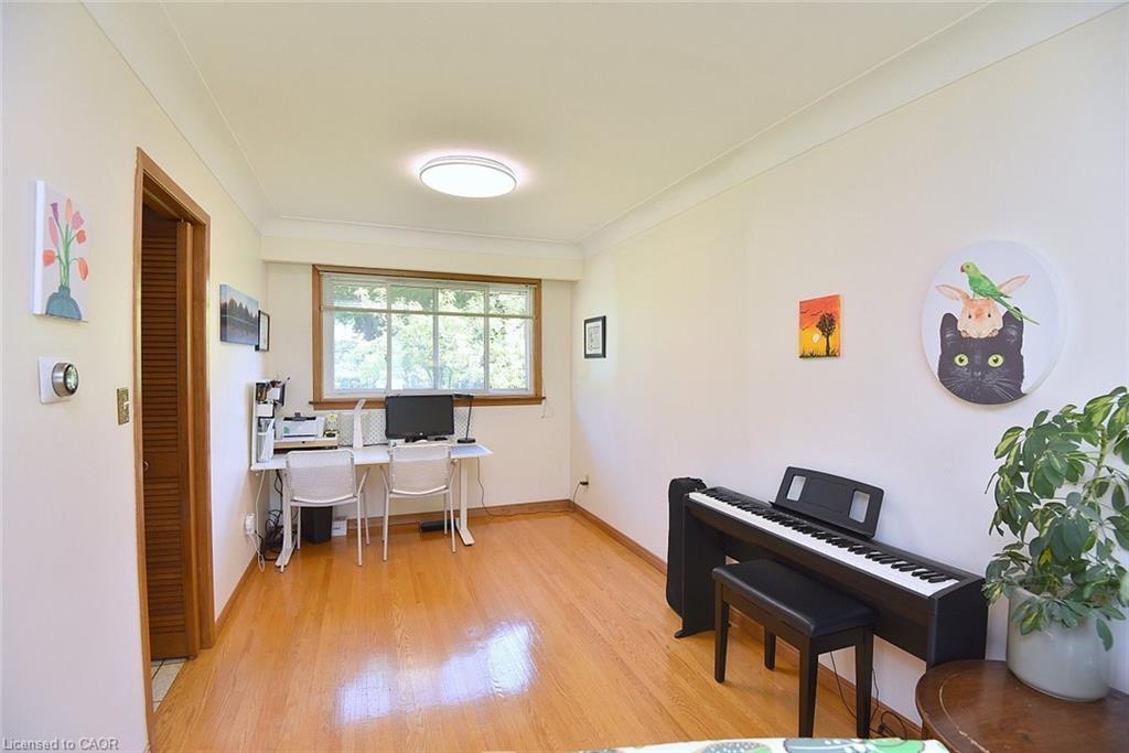 372 Fennell Avenue W Property Photo 10