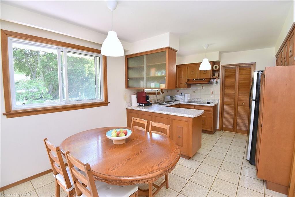 372 Fennell Avenue W Property Photo 11