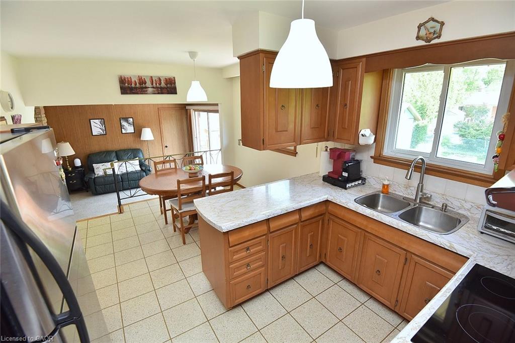 372 Fennell Avenue W Property Photo 13