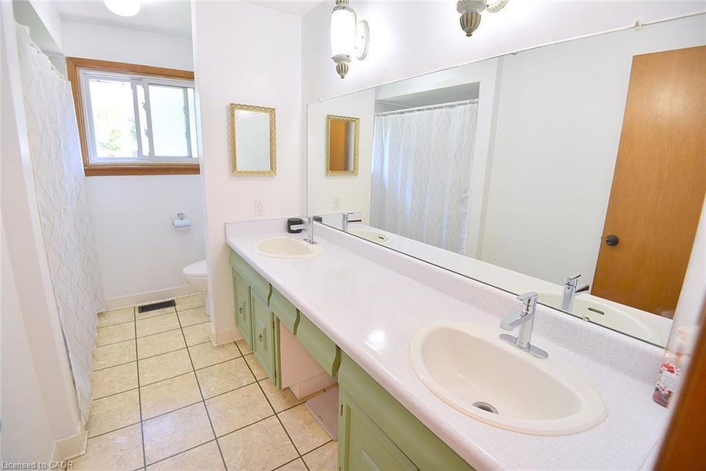 372 Fennell Avenue W Property Photo 21