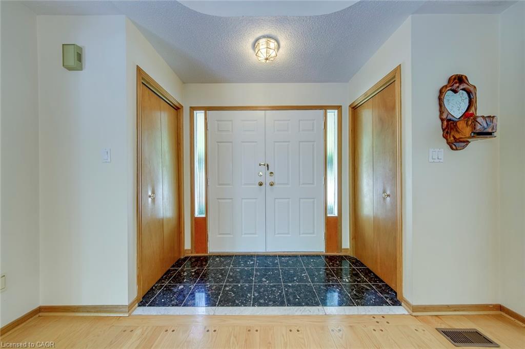 2921 Caradoc Lane Property Photo 4