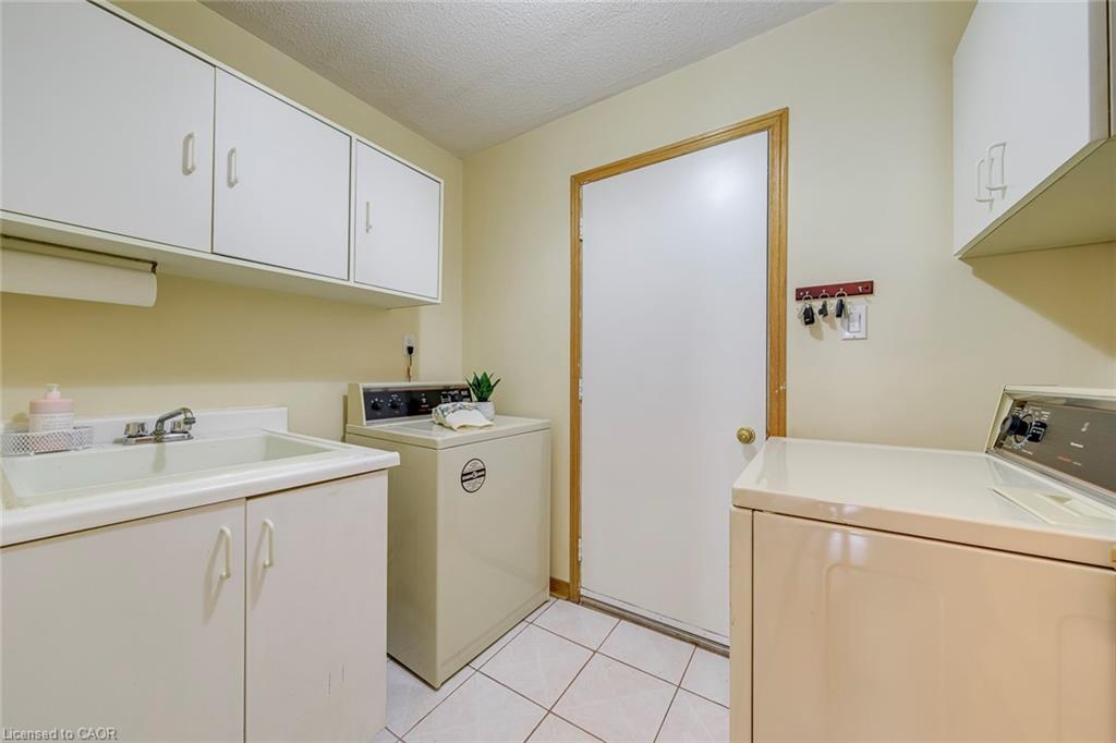 2921 Caradoc Lane Property Photo 18