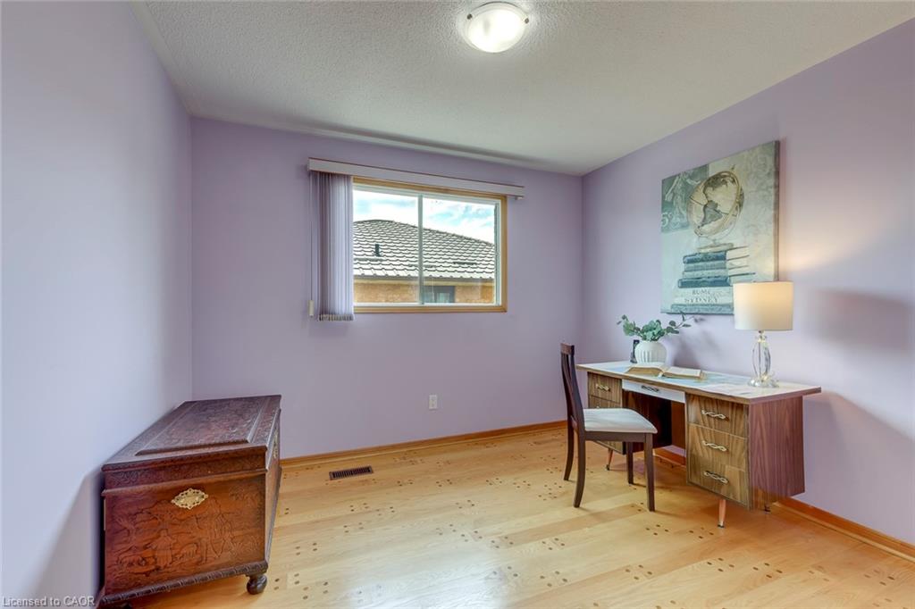 2921 Caradoc Lane Property Photo 25