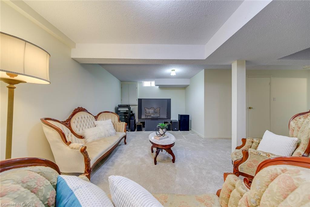 2921 Caradoc Lane Property Photo 31