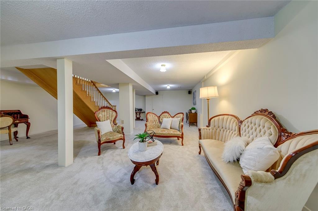 2921 Caradoc Lane Property Photo 32
