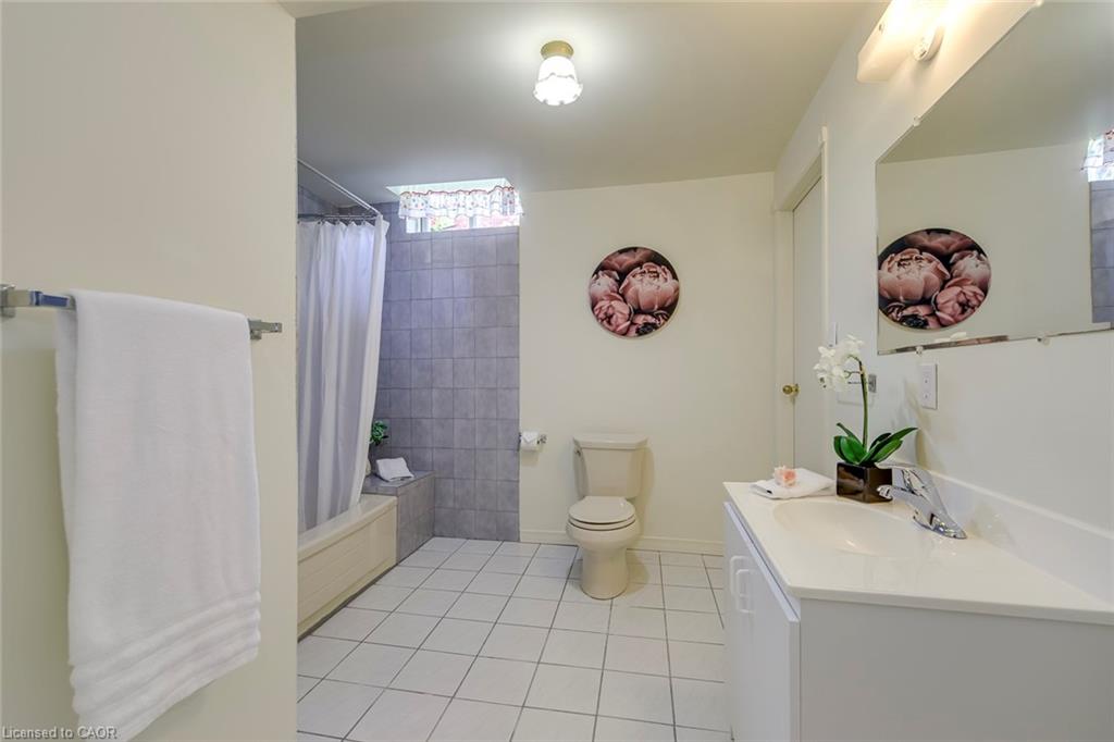 2921 Caradoc Lane Property Photo 34