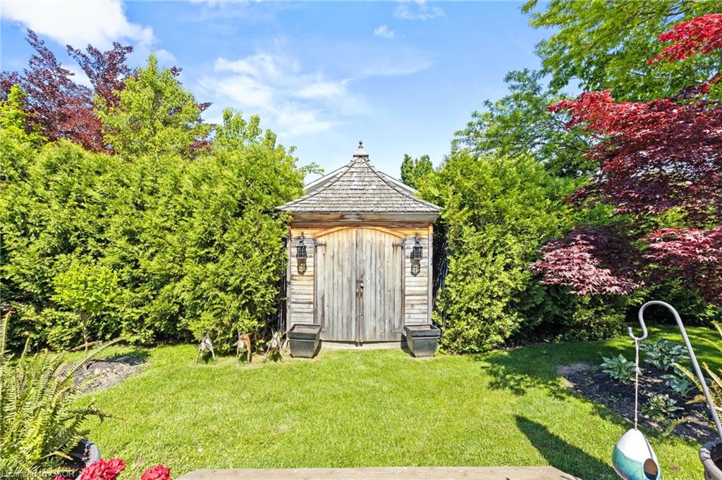 611 Victoria Street Property Photo 4