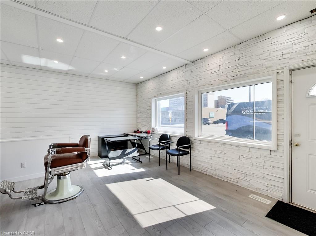 229 Parkdale Avenue N Property Photo 5