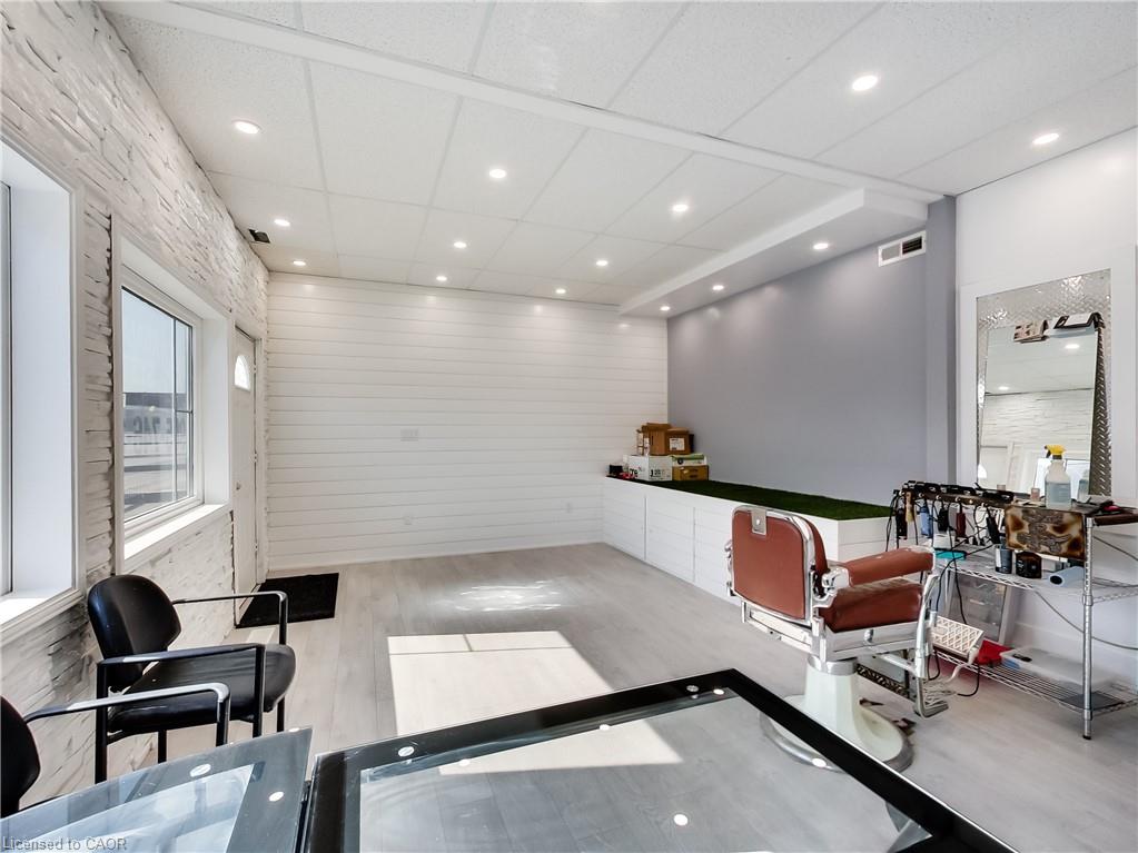 229 Parkdale Avenue N Property Photo 8