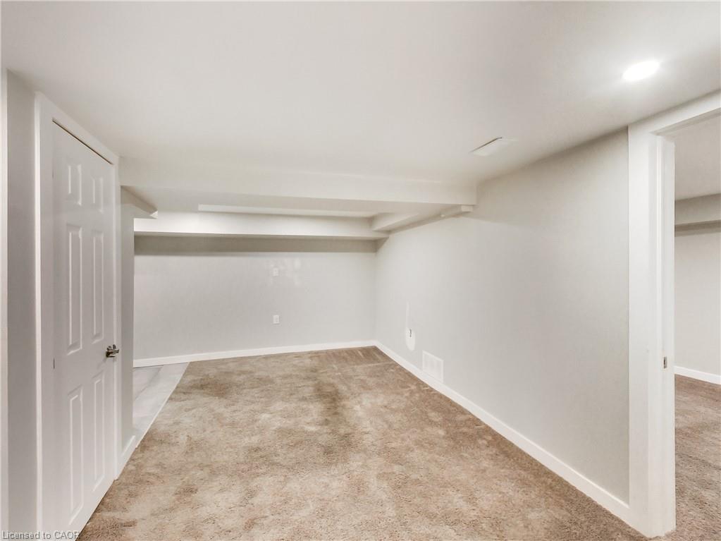 229 Parkdale Avenue N Property Photo 10