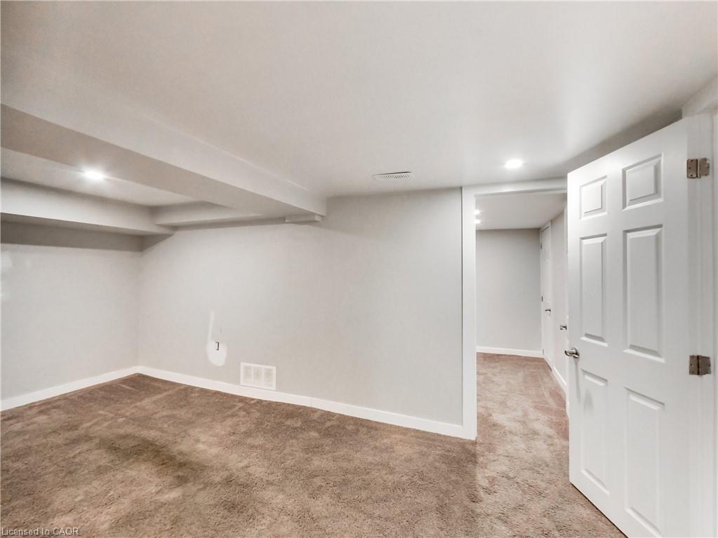 229 Parkdale Avenue N Property Photo 13