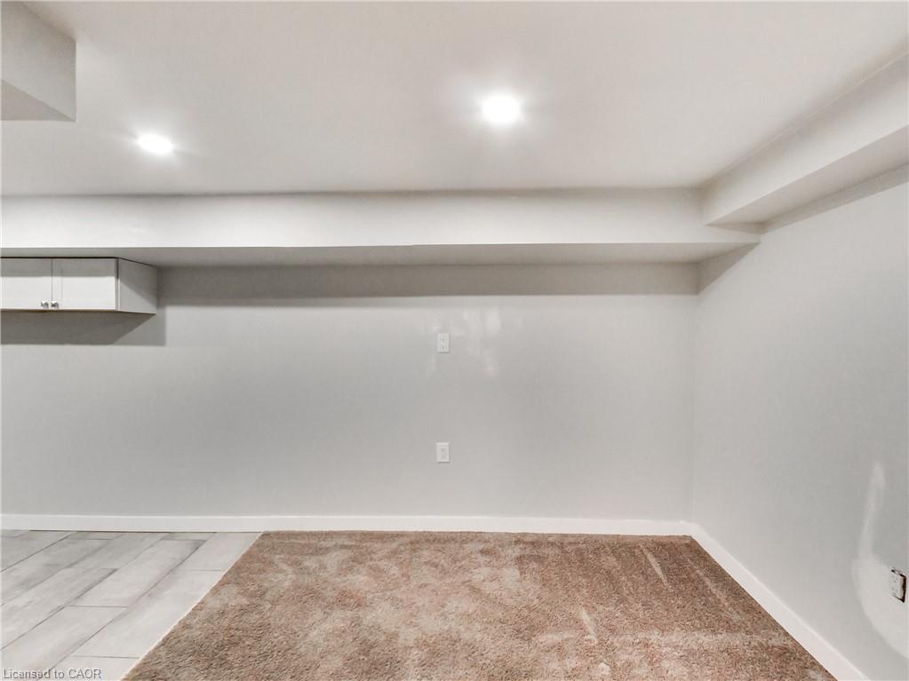 229 Parkdale Avenue N Property Photo 14