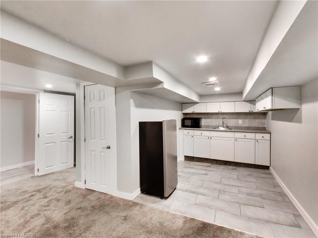 229 Parkdale Avenue N Property Photo 15