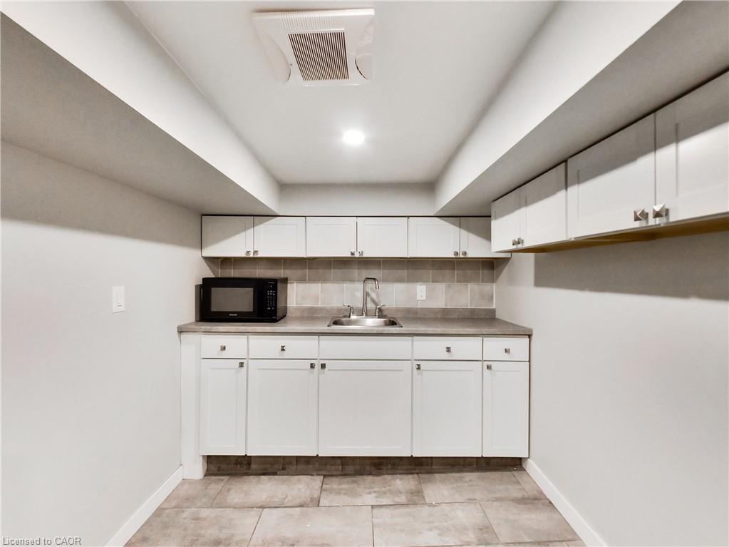 229 Parkdale Avenue N Property Photo 16