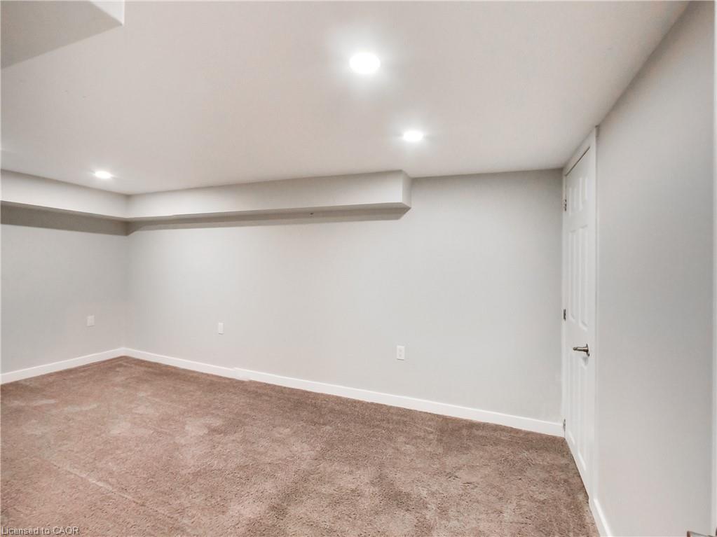 229 Parkdale Avenue N Property Photo 18