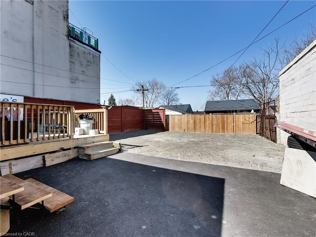 229 Parkdale Avenue N Property Photo 21