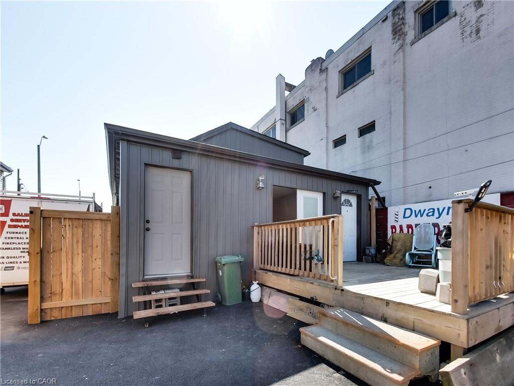 229 Parkdale Avenue N Property Photo 22