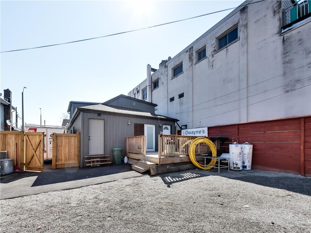 229 Parkdale Avenue N Property Photo 23