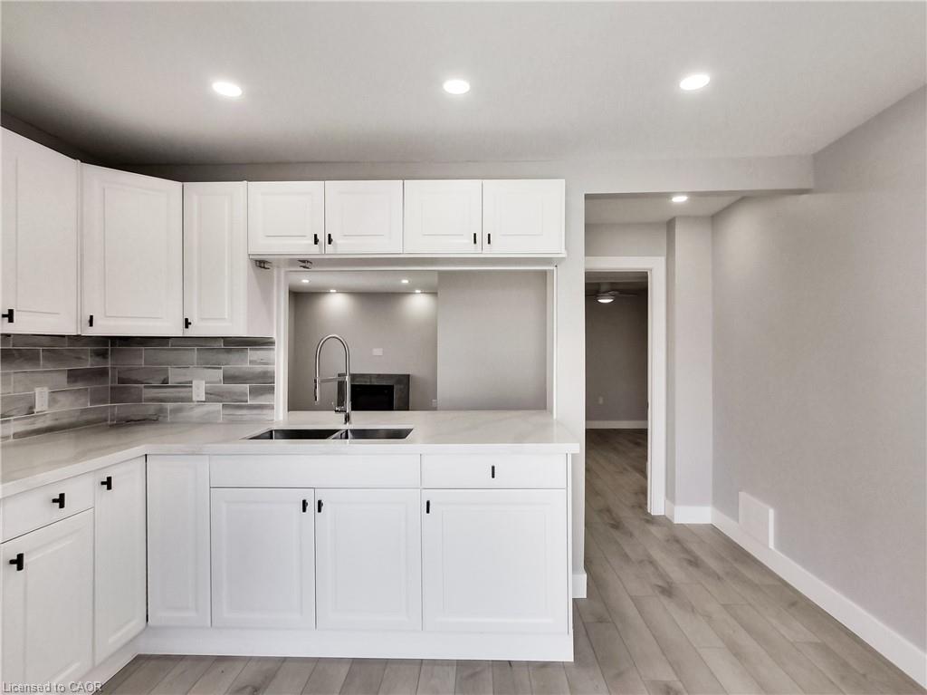 229 Parkdale Avenue N Property Photo 28