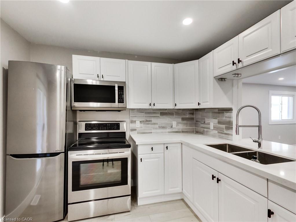 229 Parkdale Avenue N Property Photo 29