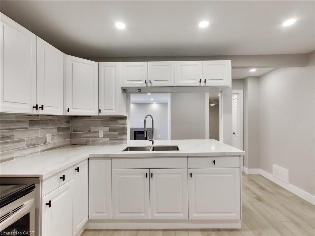 229 Parkdale Avenue N Property Photo 30