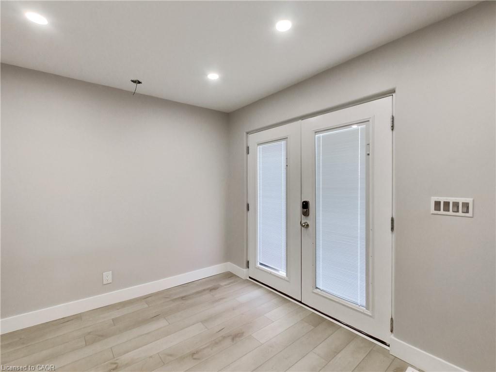 229 Parkdale Avenue N Property Photo 31