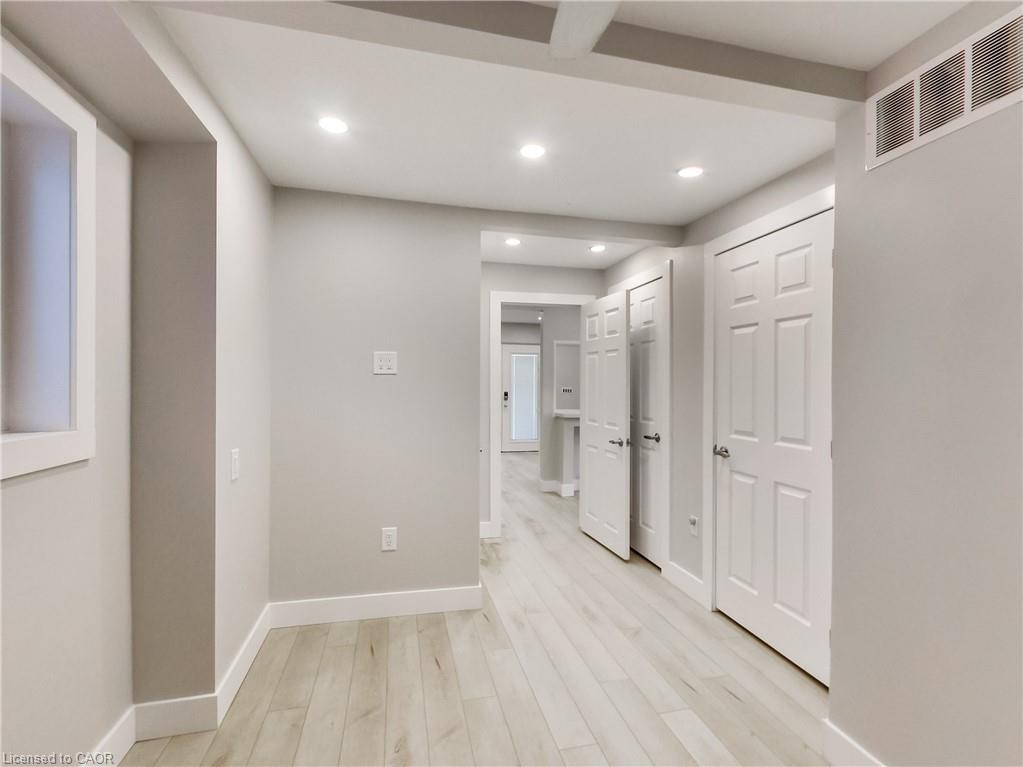 229 Parkdale Avenue N Property Photo 34