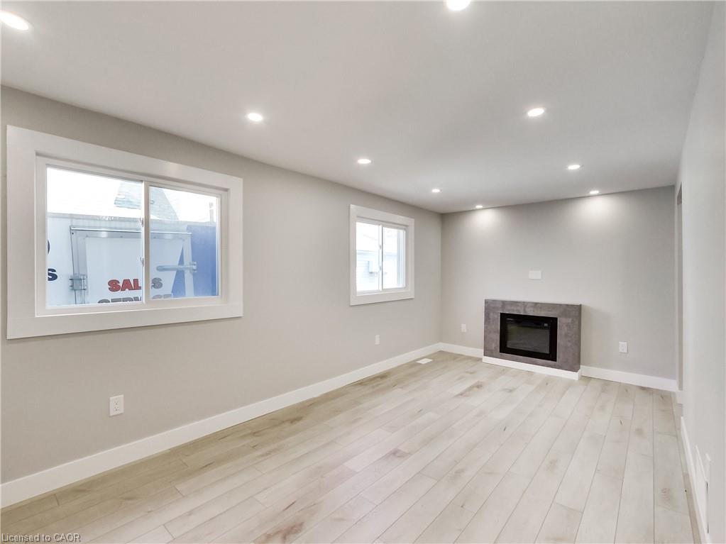 229 Parkdale Avenue N Property Photo 35