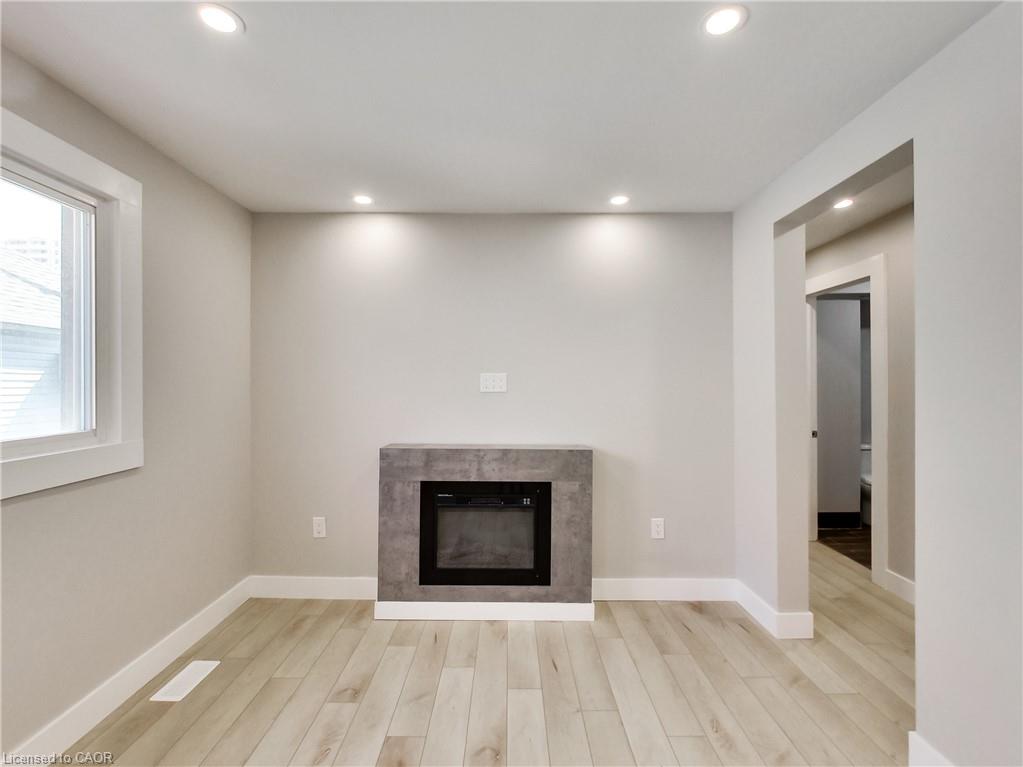 229 Parkdale Avenue N Property Photo 37