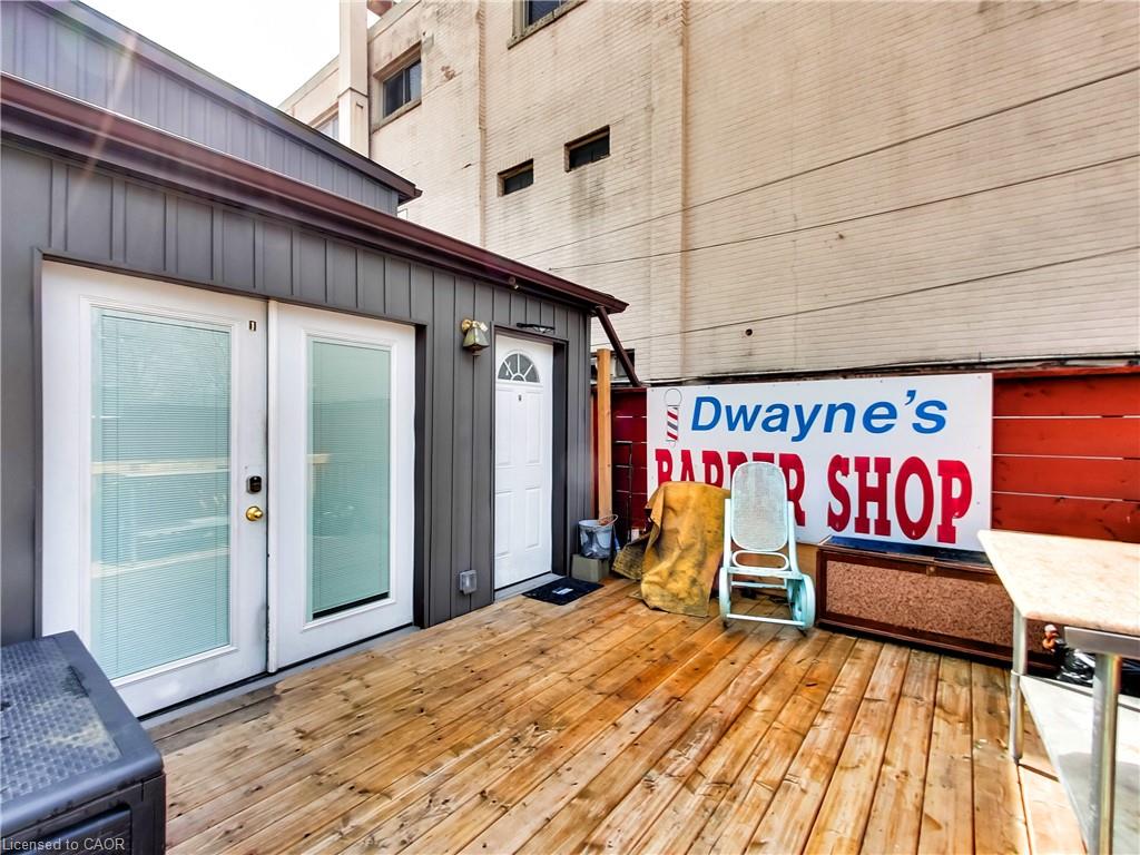 229 Parkdale Avenue N Property Photo 44