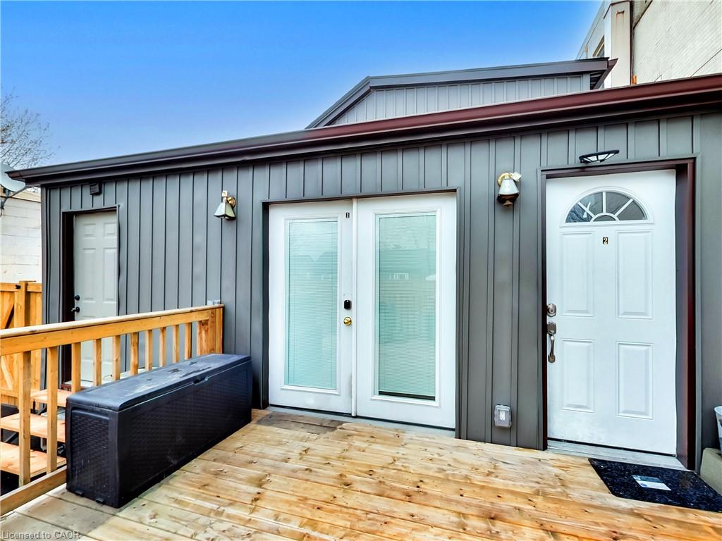 229 Parkdale Avenue N Property Photo 45
