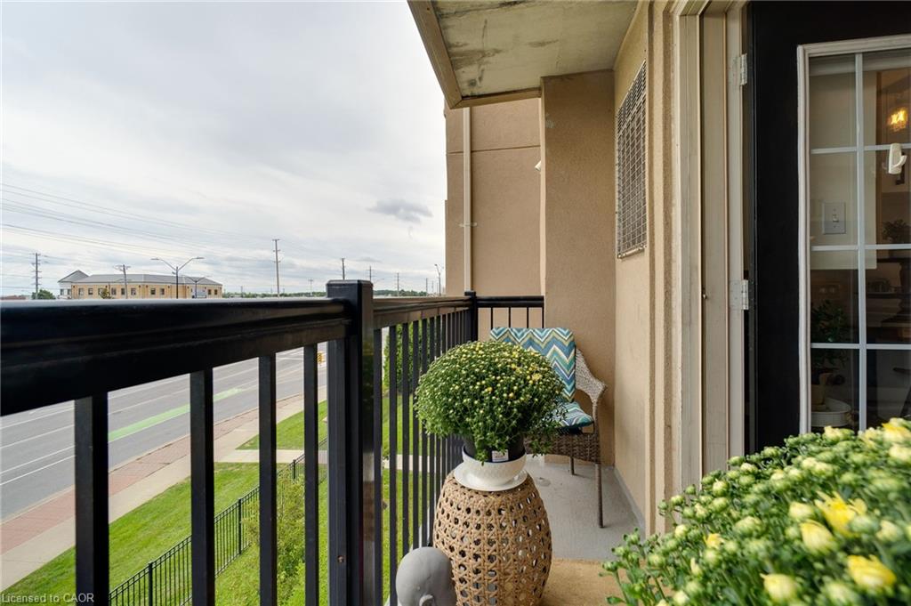 305-2045 Appleby Line Property Photo 12