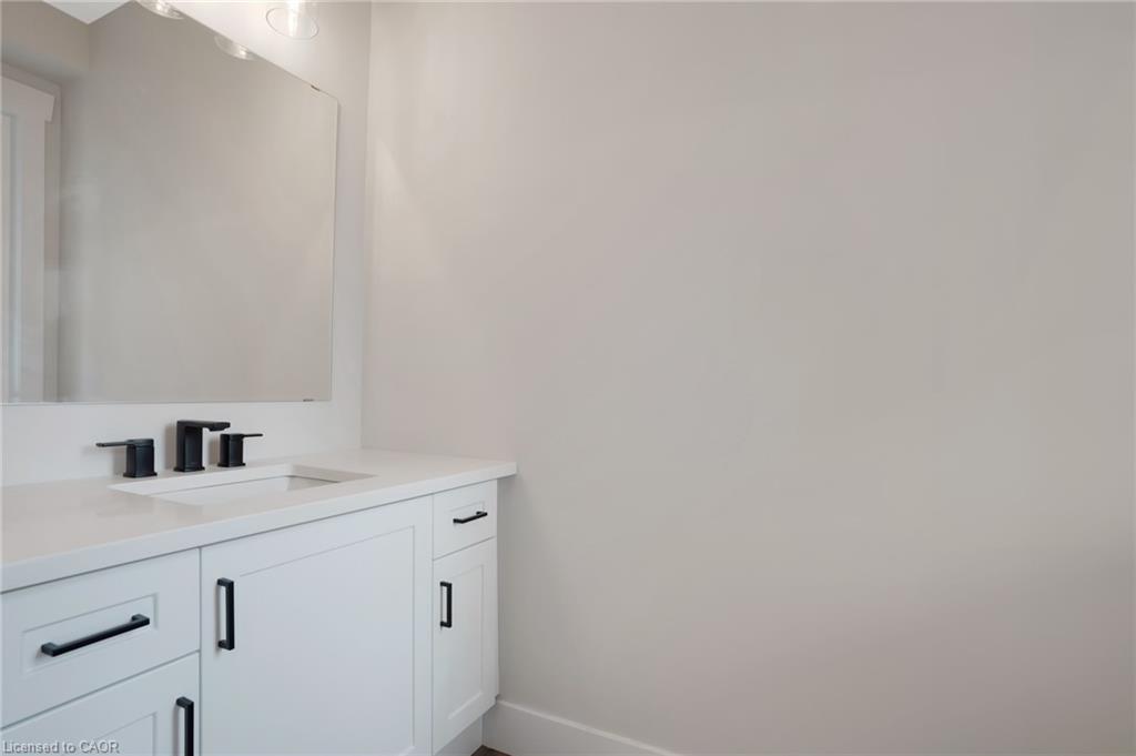 24 Moon Crescent Property Photo 5