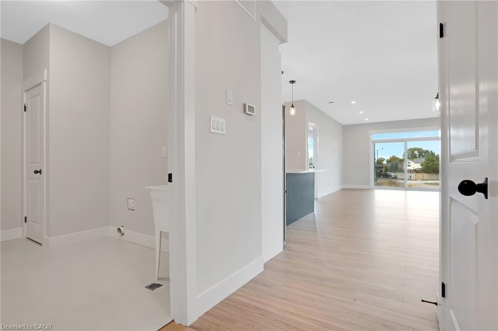 24 Moon Crescent Property Photo 7