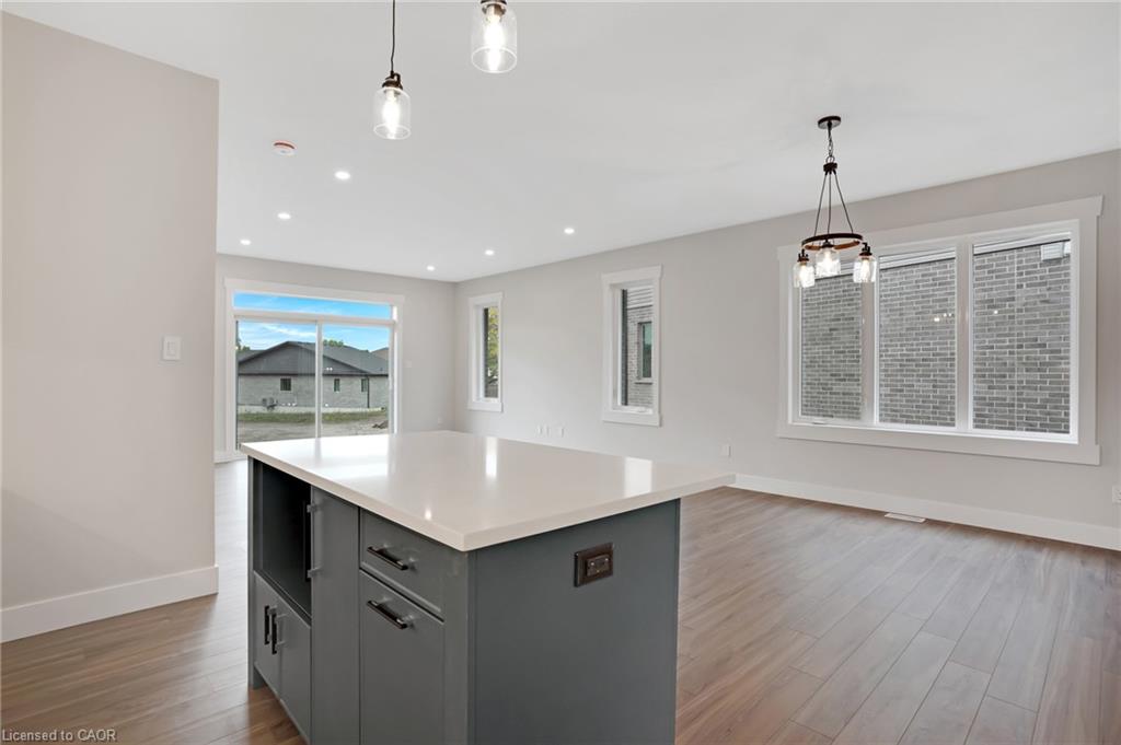 24 Moon Crescent Property Photo 13