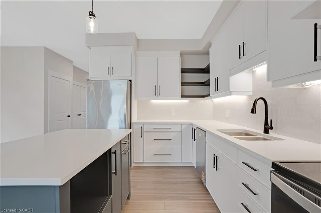 24 Moon Crescent Property Photo 14