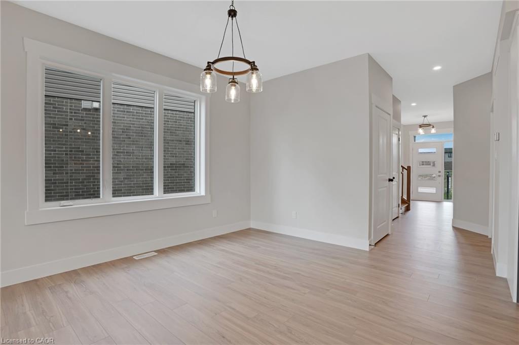 24 Moon Crescent Property Photo 15