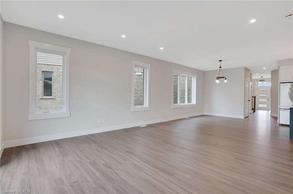 24 Moon Crescent Property Photo 16