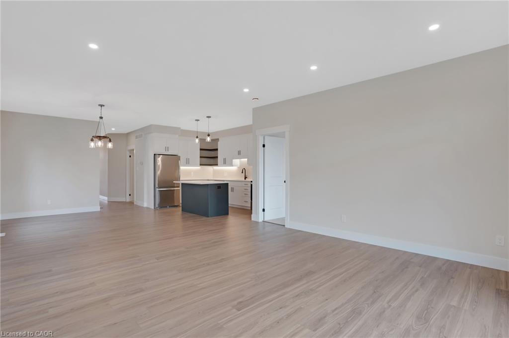 24 Moon Crescent Property Photo 17