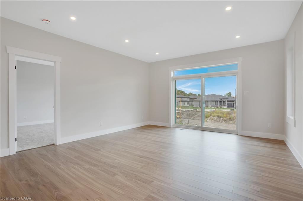 24 Moon Crescent Property Photo 18