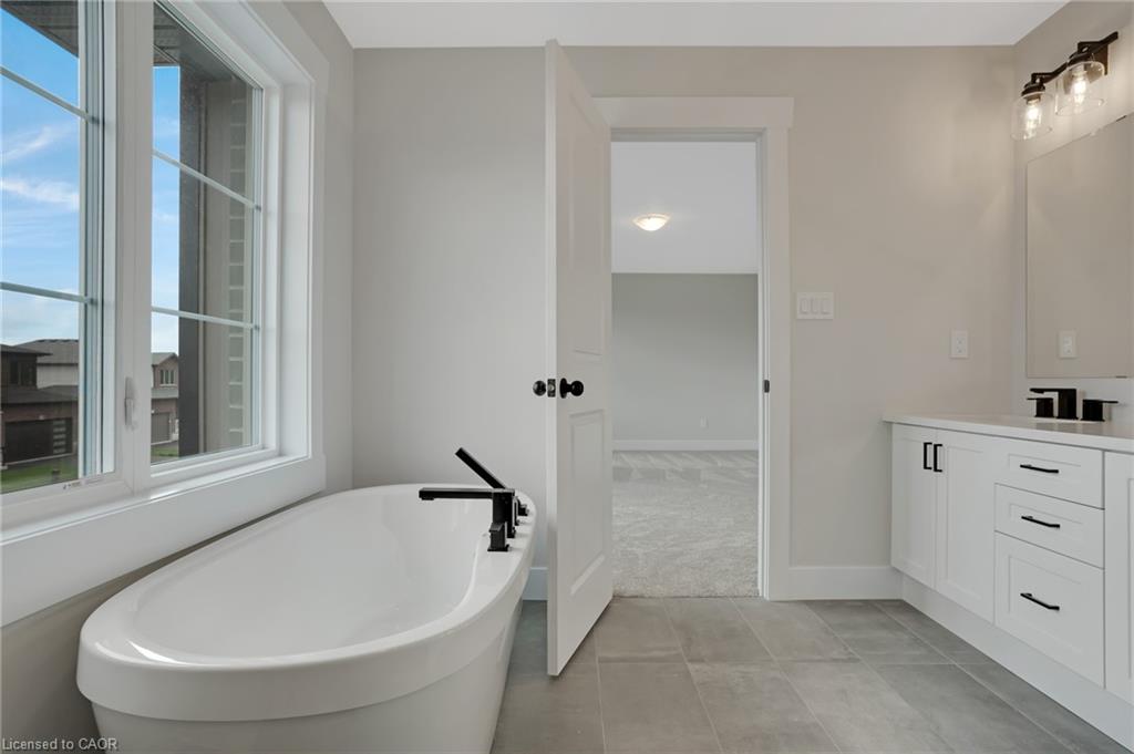 24 Moon Crescent Property Photo 33