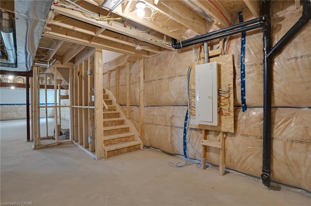 24 Moon Crescent Property Photo 39